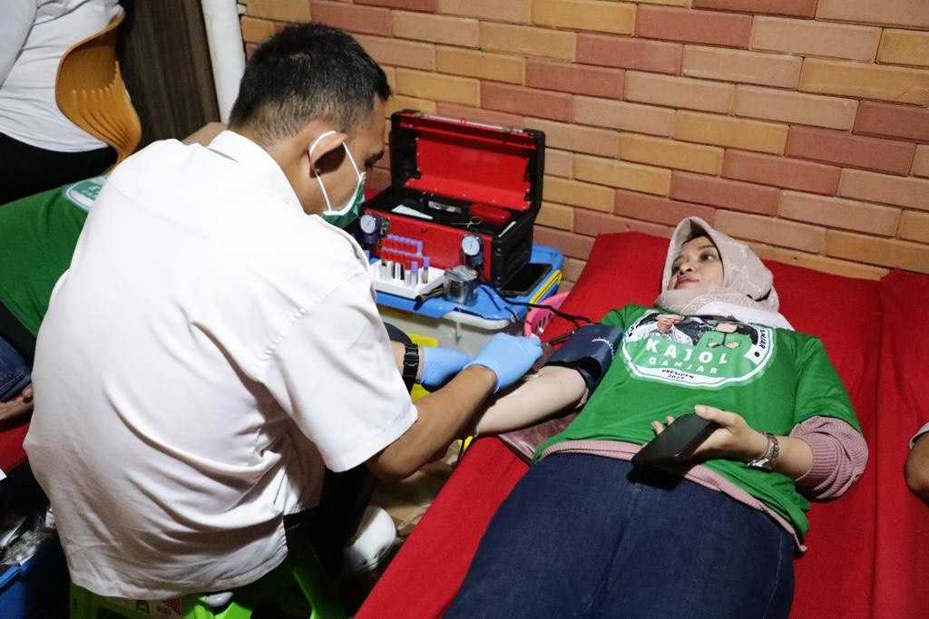 Peduli Kemanusiaan, Ratusan Driver Ojol Pendukung Ganjar Ramai-Ramai Donor Darah di Jakarta