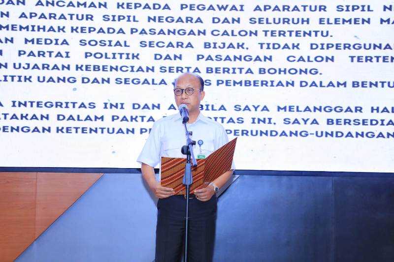 Pegawai Kemnaker Tanda Tangani Pakta Integritas Netralitas Pemilu 2024