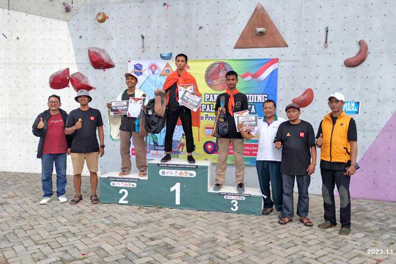 Pelajar SMKN 5 Dominasi Kemenangan Lomba Panjat Dinding di Jakarta