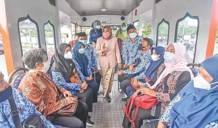 Pelantikan dalam Bus