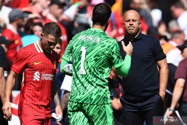 Pelatih Liverpool Sebut Penjaga Gawang Alisson Mungkin Absen Lama karena Cedera