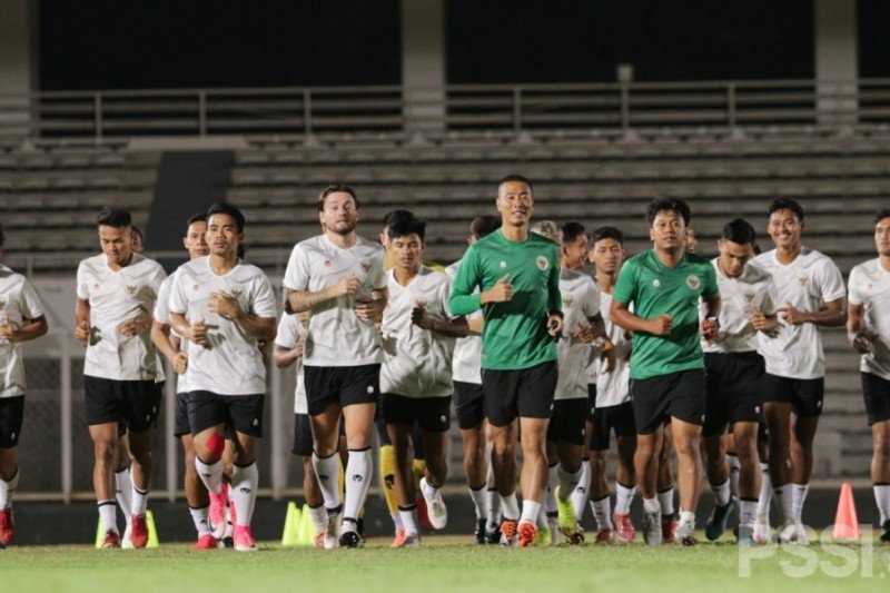 Pelatih Tim Nasional Indonesia Shin Tae-yong Memanggil Lima Pemain Baru Ikut TC