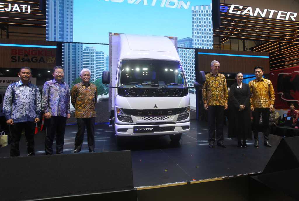 Peluncuran Truk Fuso Listrik eCanter 4