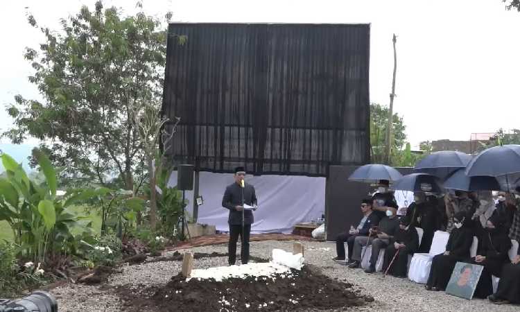 Pemakaman Eril Diwarnai Rasa Haru, Ridwan Kamil Sampaikan Sepenggal Kisah tentang Putra Sulungnya, Begini Isi Pidatonya