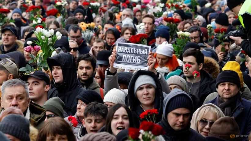 Pemakaman Navalny Diiringi Ribuan Orang yang Meneriakkan Namanya