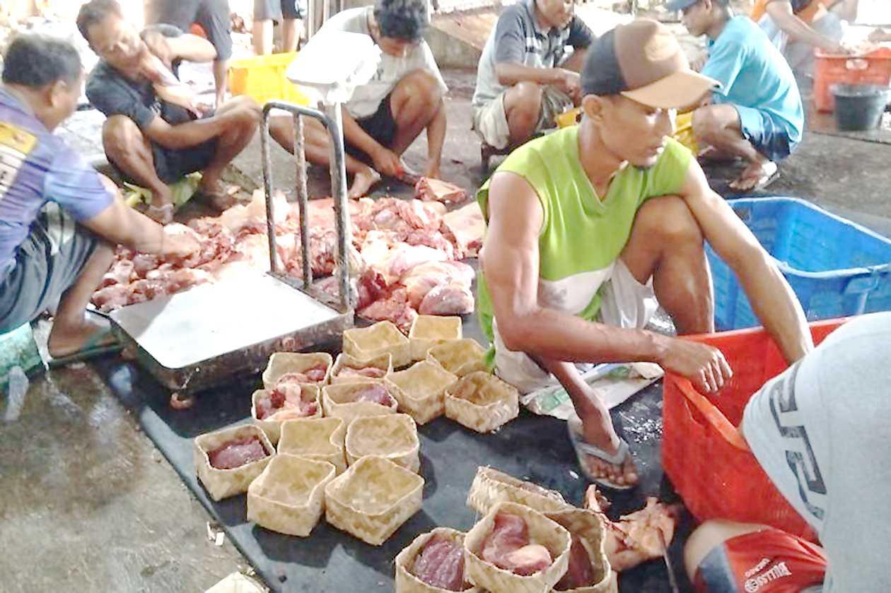 Pembagian Daging Kurban di Semarang Tidak Gunakan Kantong Plastik