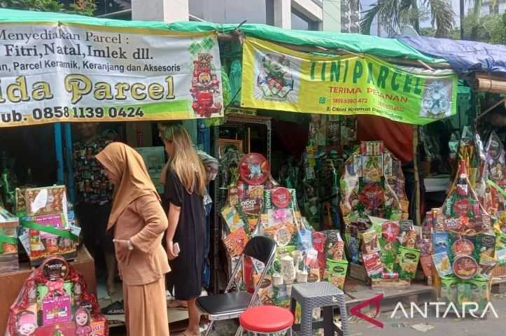 Pembeli Parsel di Pasar Kembang Mulai Ramai, Didominasi Pegawai Kantoran