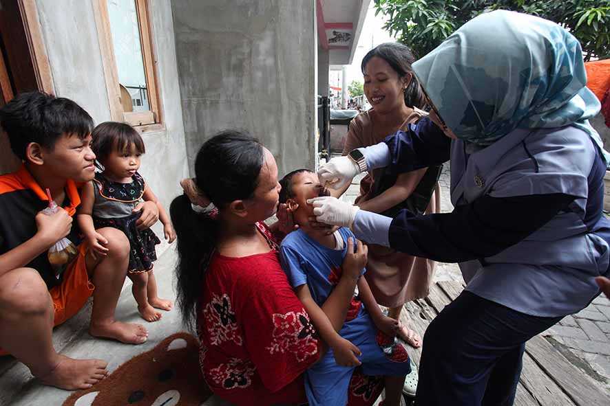 Pemberian Imunisasi Polio