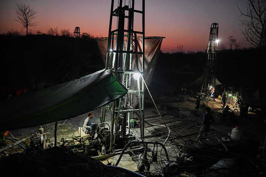 Pemberontak Myanmar Rebut Ladang Minyak Junta