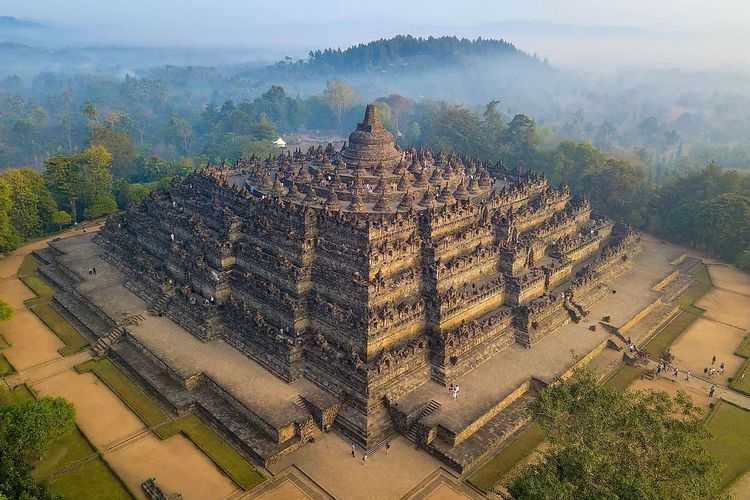 Pembukaan Bangunan Candi Borobudur bagi Wisatawan Dikaji