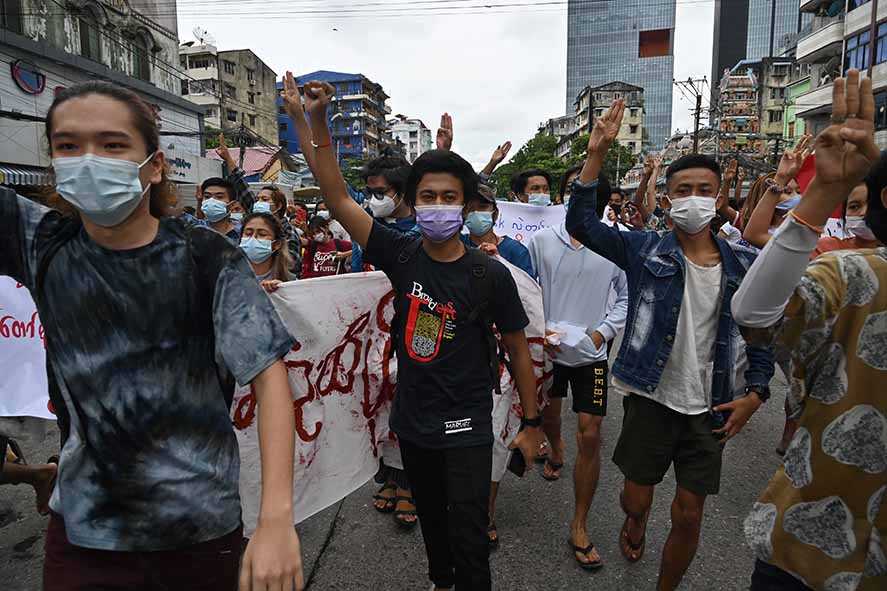 Pemerintah Bayangan Berkampanye Melalui Radio Gelap