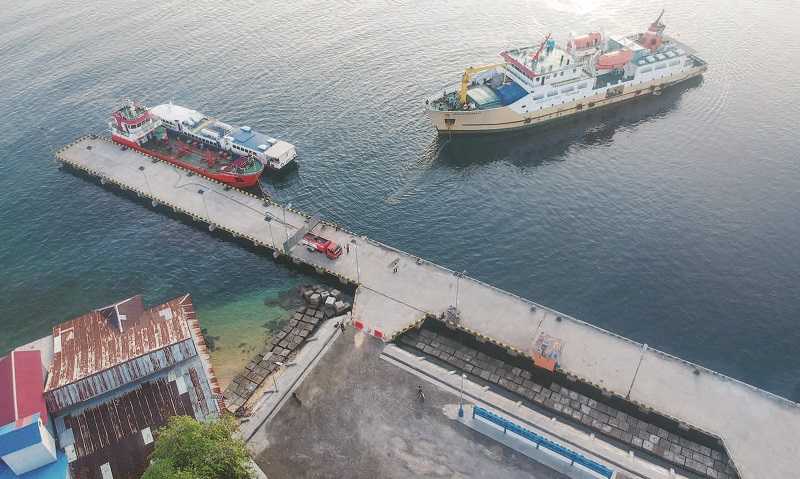 PEMERINTAH PUSAT MENGEMBANGKAN PELABUHAN TUAPEJAT