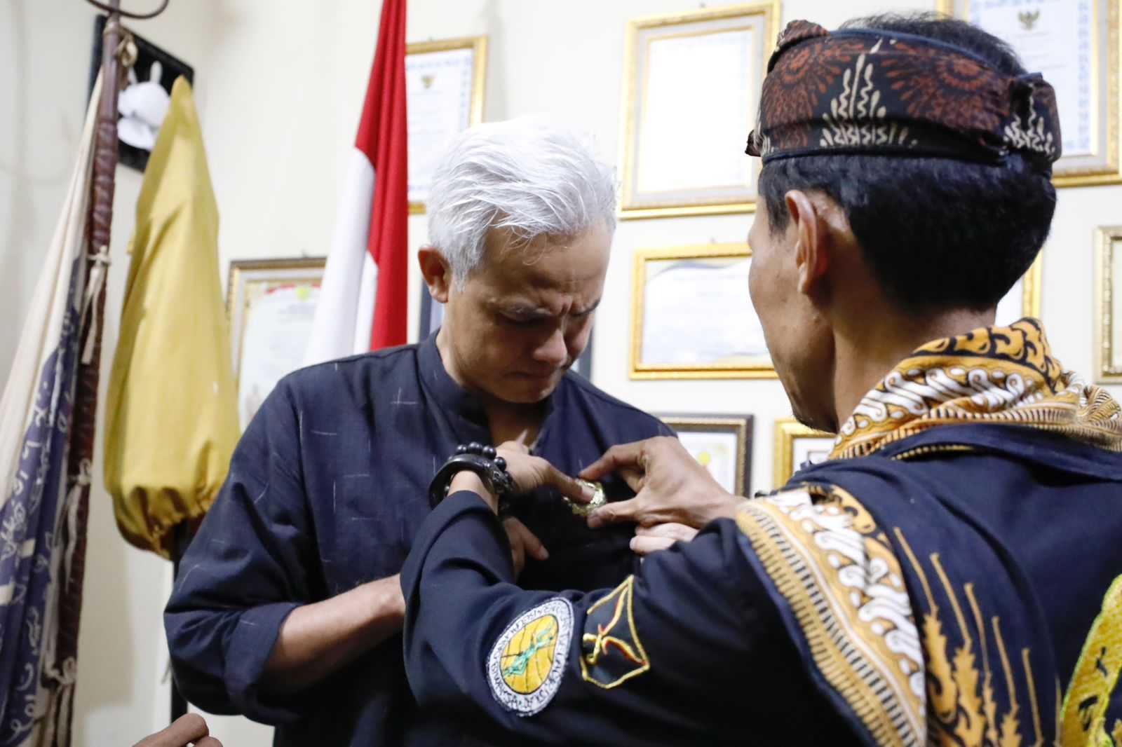 Pemimpin Bijak-Tegas, Ganjar Diberi Gelar Anggota Kehormatan Luar Biasa oleh Laskar Agung Macan Ali Cirebon 2