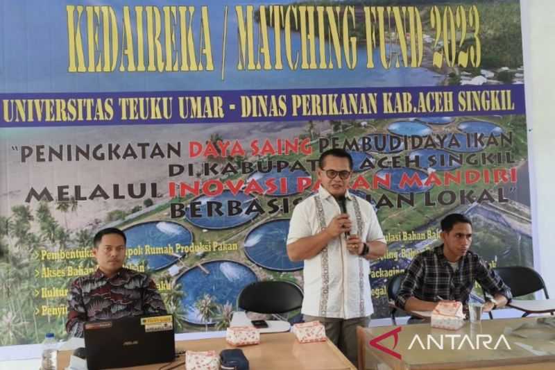 Pemkab Aceh Singkil latih pelaku budidaya ikan membuat pakan
