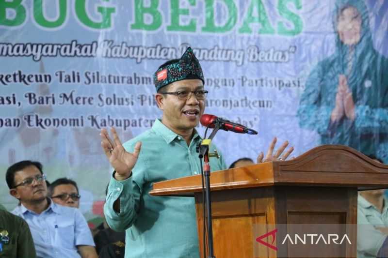 Pemkab Bandung Gelontorkan Dana Bantuan Rp100 Juta per RW