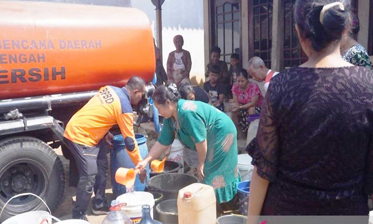 Pemkab Batang Salurkan 216 Ribu Liter Air Bersih Selama Musim Kemarau