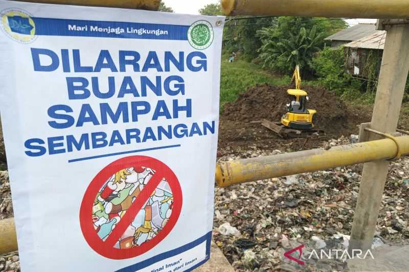 Pemkab Cirebon: Pembersihan Sampah di Sungai Gegesik Selesai Sepekan