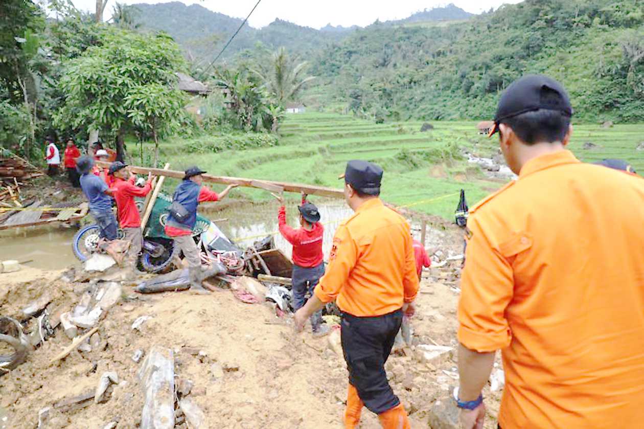 Pemkab Garut Relokasi 15 Rumah Terdampak Longsor di Banjarwangi