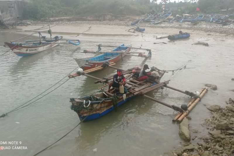 Pemkab Lebak salurkan bantuan alat tangkap ikan kepada KUB nelayan