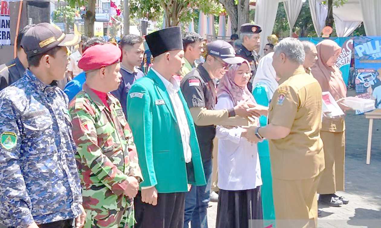 Pemkab Temanggung Bagikan 4.000 Bendera Merah Putih