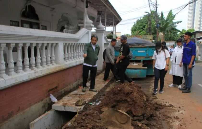 Pemkot Jaksel Tata Saluran Air dan Penerangan Jalan Umum di 90 RW