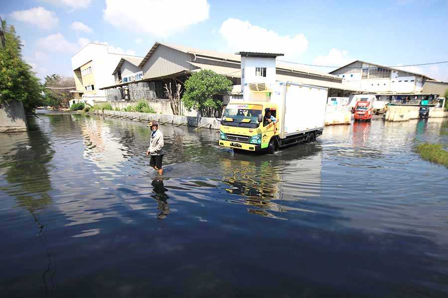 Pemkot Jakut Fokus Bangun Tanggul Angke dan Cilincing