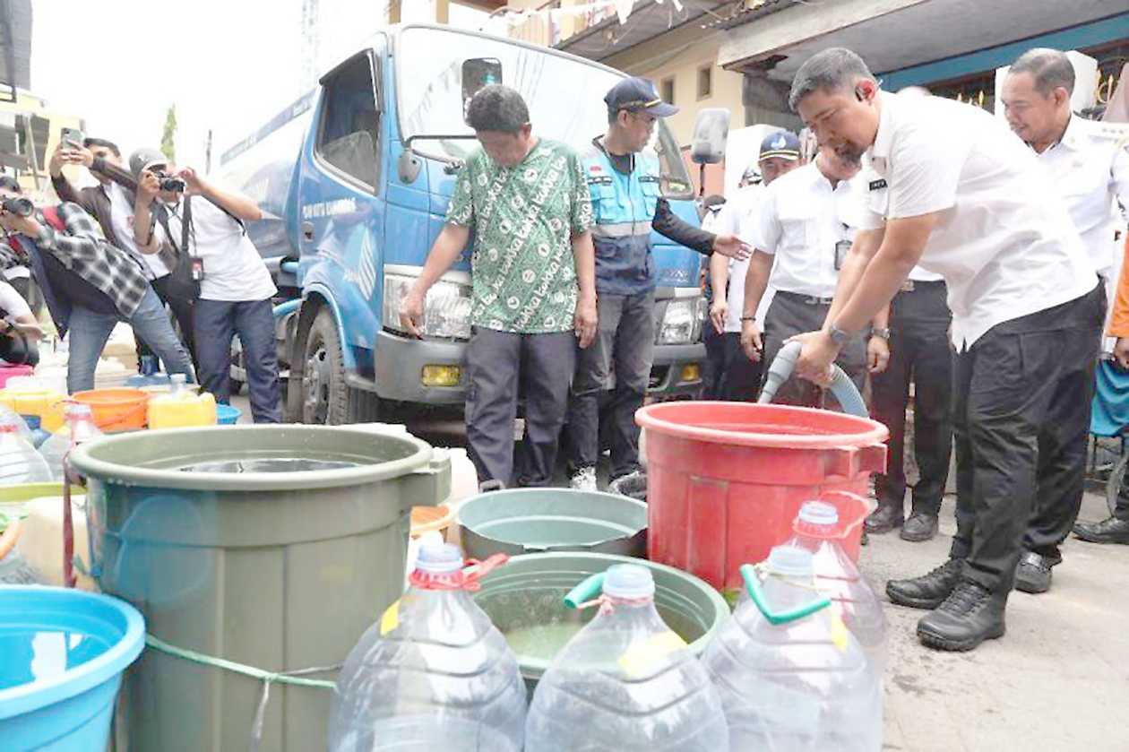 Pemkot Makassar Siapkan 5 Juta Liter Air Setiap Hari untuk Warga Terdampak Kekeringan