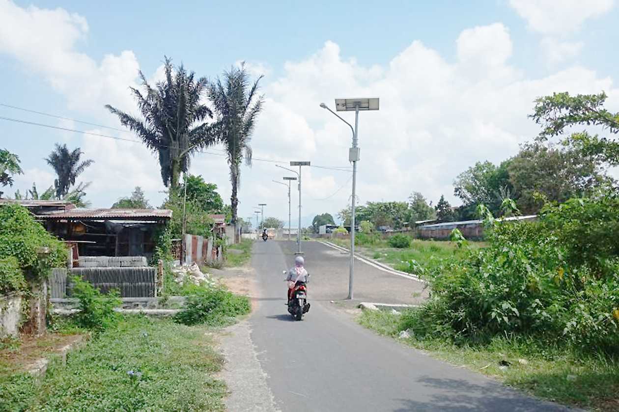 Pemkot Mataram Manfaatkan PLTS untuk Terangi Jalan