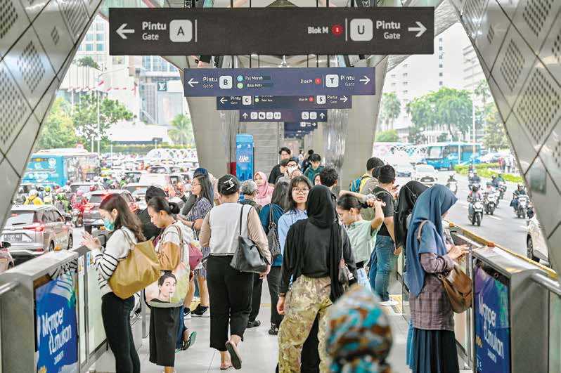 Pemprov DKI imbau warga gunakan transportasi publik