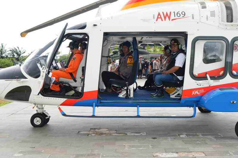 Pemprov Sulsel Kirim Bantuan Gunakan Helikopter ke Daerah yang Terisolir akibat Banjir dan Longsor