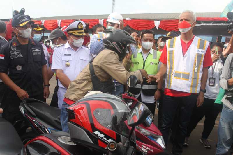 Pemudik motor tiba di Semarang menggunakan KM Ciremai 4