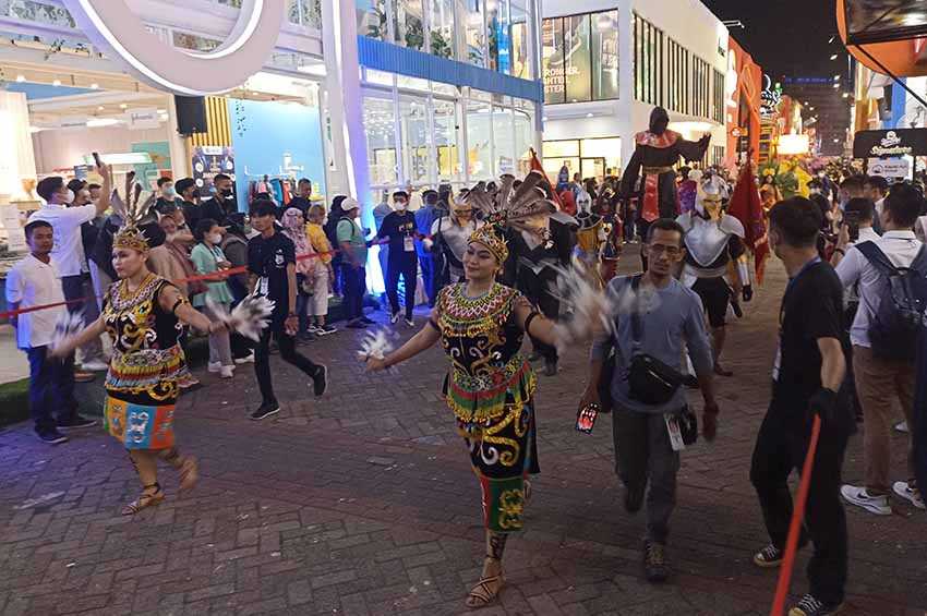 Penampilan Peserta Karnaval Hibur Pengunjung Jakarta Fair