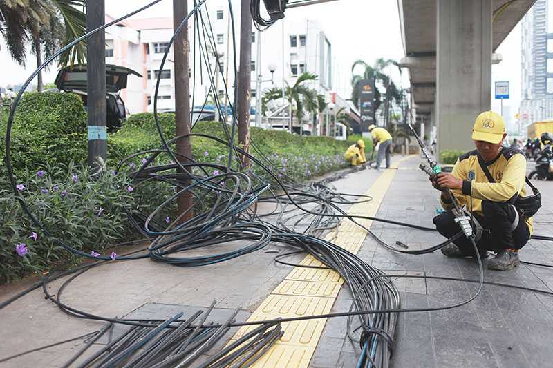 Pencabutan Kabel Utilitas Udara