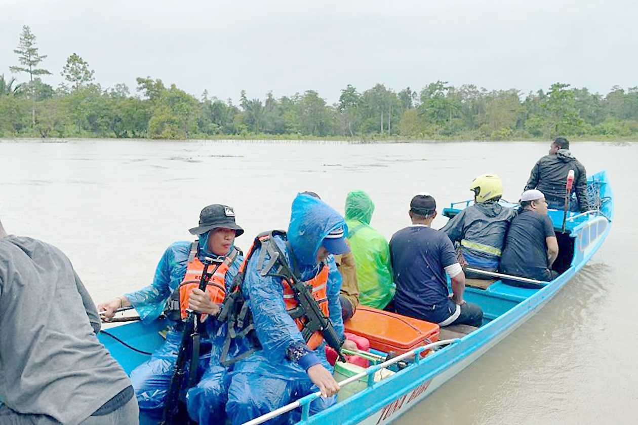 Pencarian Korban Hilang di Sungai Waeapo Dibantu Polairud Polres Buru