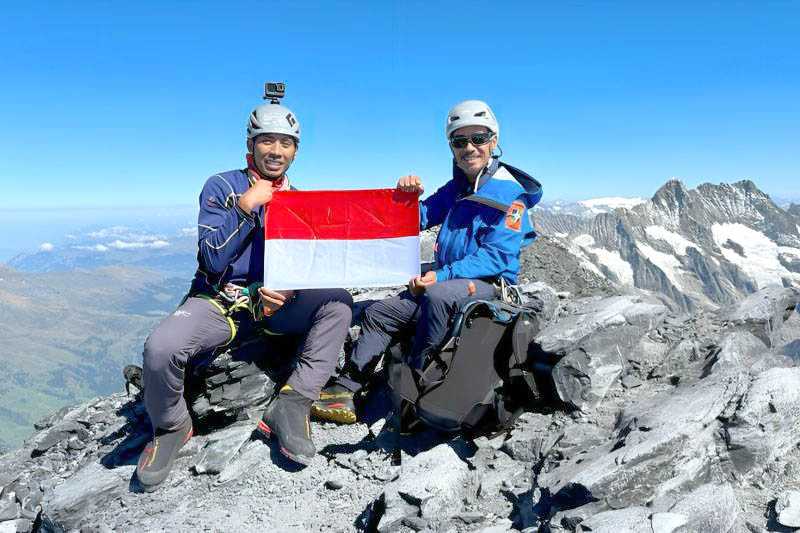 Pendaki Indonesia Mendaki Puncak Eiger Dalam 16 Hari