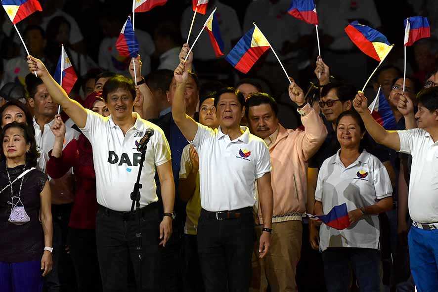 Pendukung Duterte Minta Marcos Jr Mundur