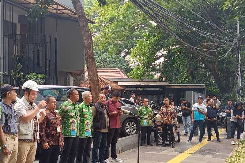 Penertiban Kabel Semrawut di Jakarta Masih Fokus di Jalan Raya
