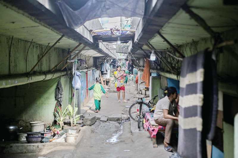 PENERTIBAN PERMUKIMAN DI BAWAH JALAN TOL