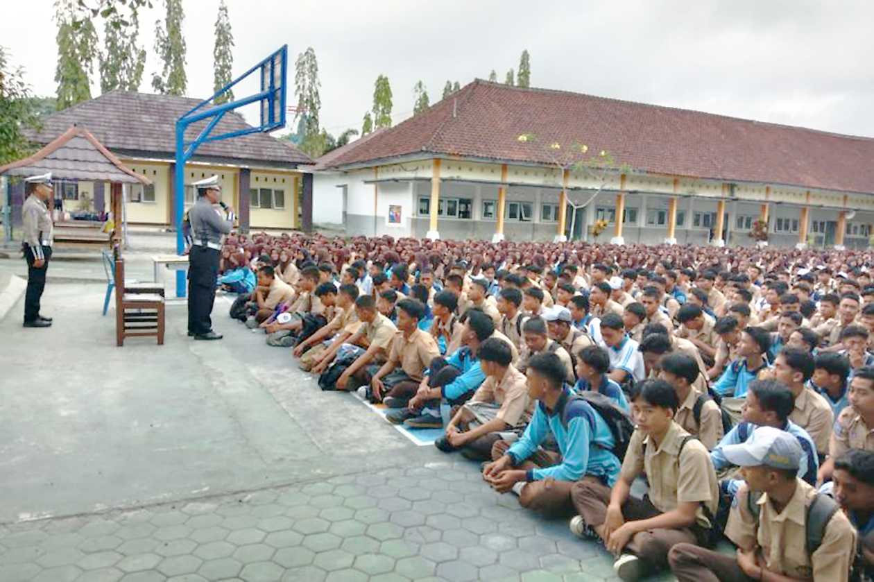 Pengaturan Lalu Lintas di Depan Sekolah Jadi Prioritas Polres Lombok Timur