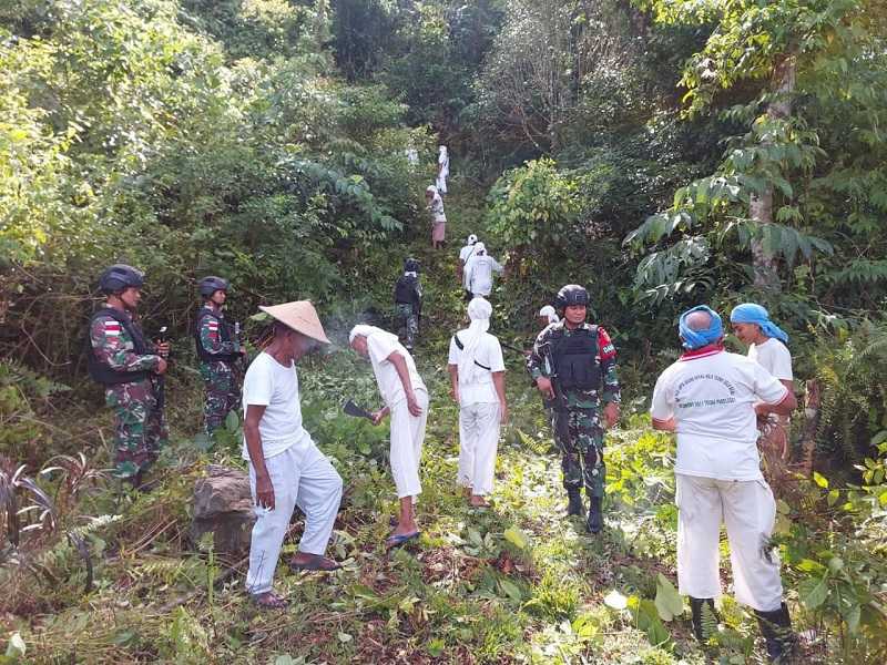 Pengembalian Situs Makam Leluhur Marga Soa Tualeka, Pasukan Ajusta Laksanakan Pengamanan di Pulau Haruku