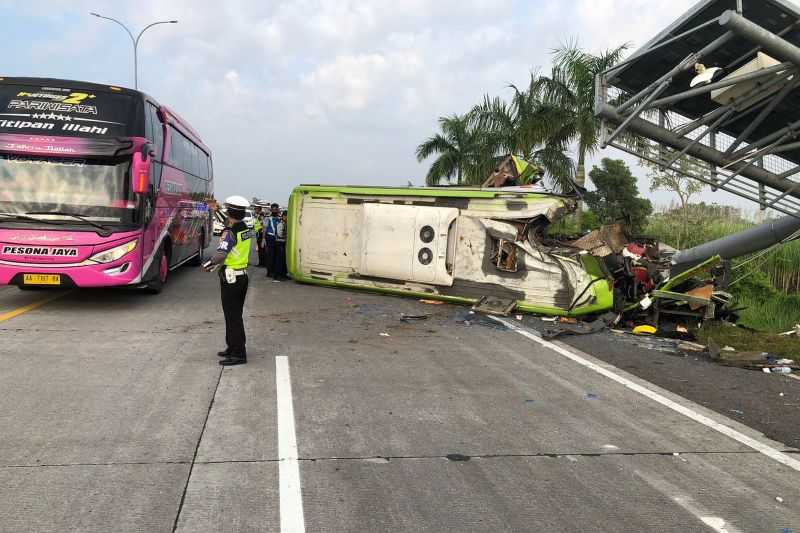 Pengemudi Ngantuk Diduga Penyebab Kecelakaan Bus di Tol Surabaya yang Tewaskan 13 Orang