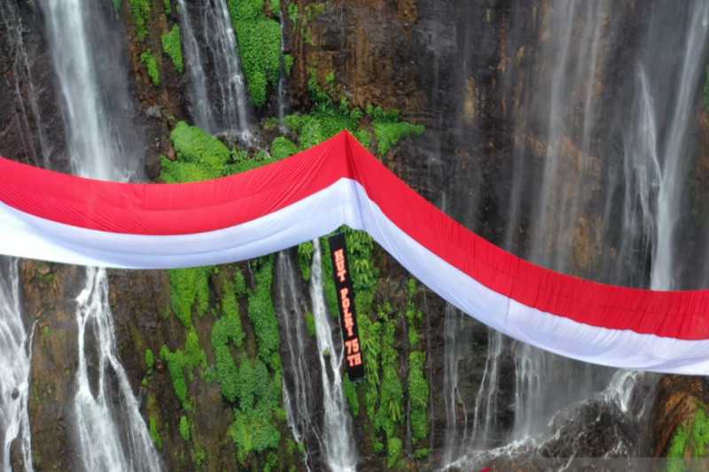 Pengibaran Bendera Raksasa