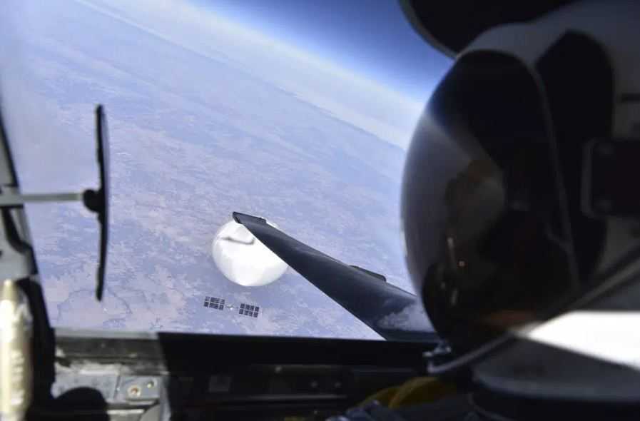 Pentagon Merilis Foto Selfie Pilot AS dengan 'Balon Mata-mata' Tiongkok