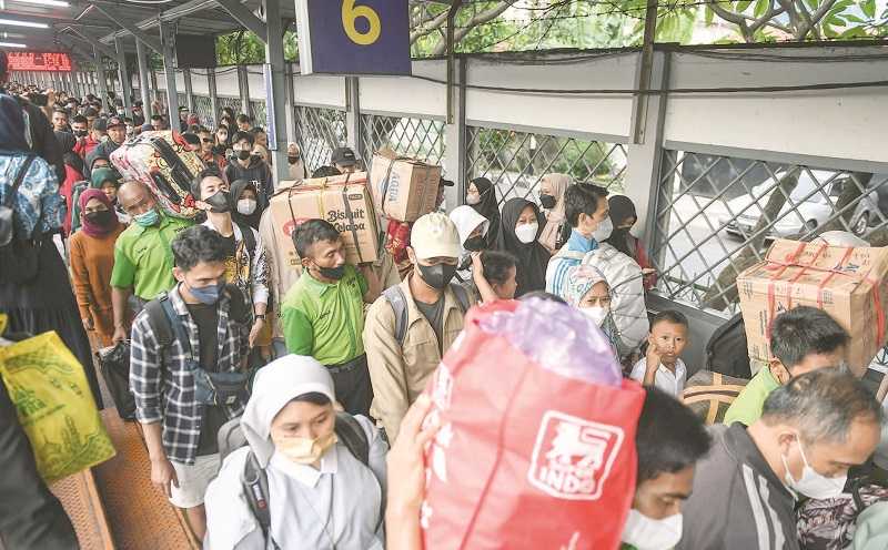 PENUMPANG ARUS BALIK KERETA API MENINGKAT 100 PERSEN DARI MASA NORMAL