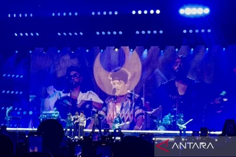 Penyanyi Sekaligus Penulis Lagu Asal AS Bruno Mars Sapa Penggemar di Jakarta