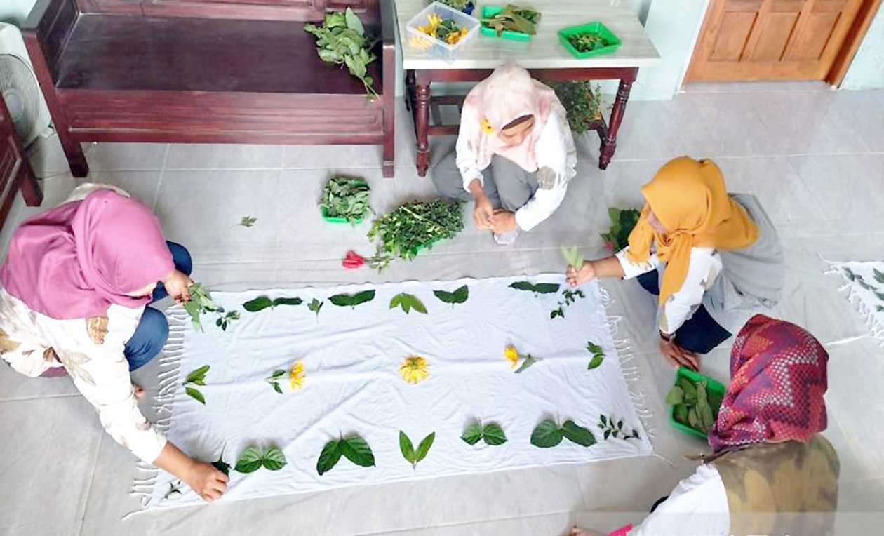 Perajin Batik Ecoprint di Kulon Progo Jual Batik di Medsos