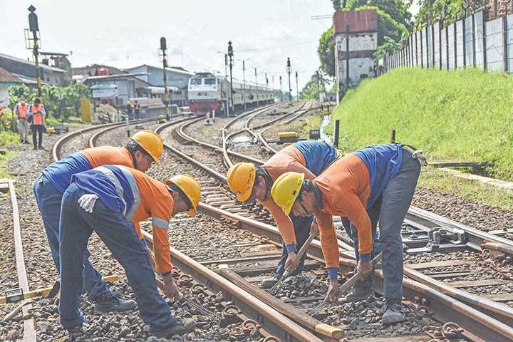 Perbaikan Rel di Ciamis