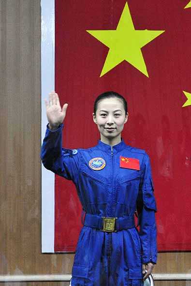 Perempuan  Tiongkok  Lakukan  Spacewalk