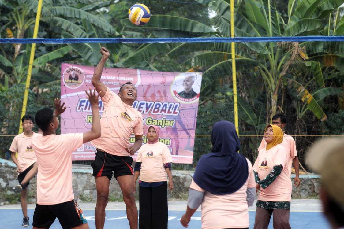 Pererat Silaturahmi, Mak Ganjar Banten Gelar Pertandingan Bola Voli Bersama Warga Cilegon 1