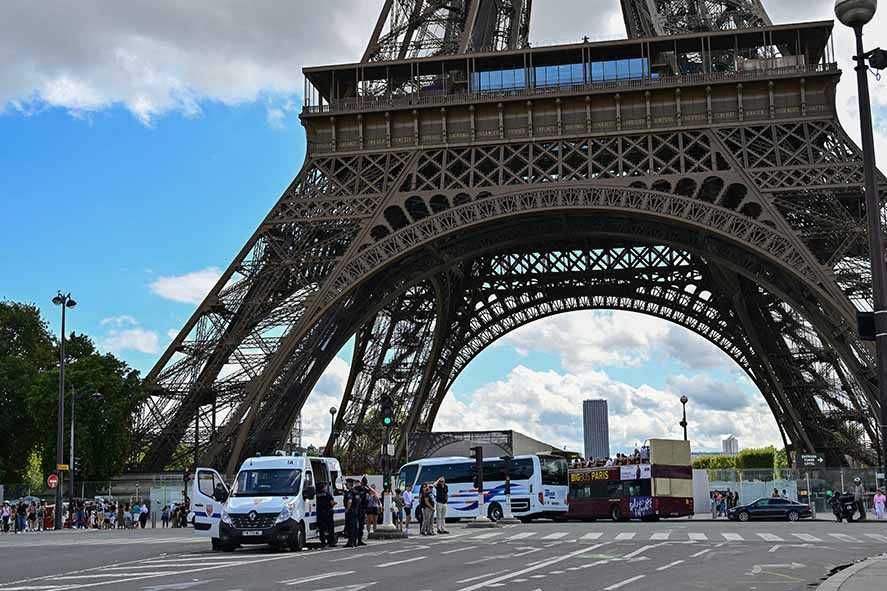 Peringatan Bom di Menara Eiffel Sebabkan Evakuasi Darurat